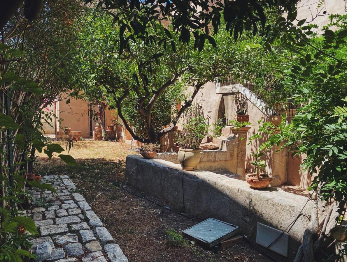 Palazzo Gambuzza Aparthotel Ispica Εξωτερικό φωτογραφία